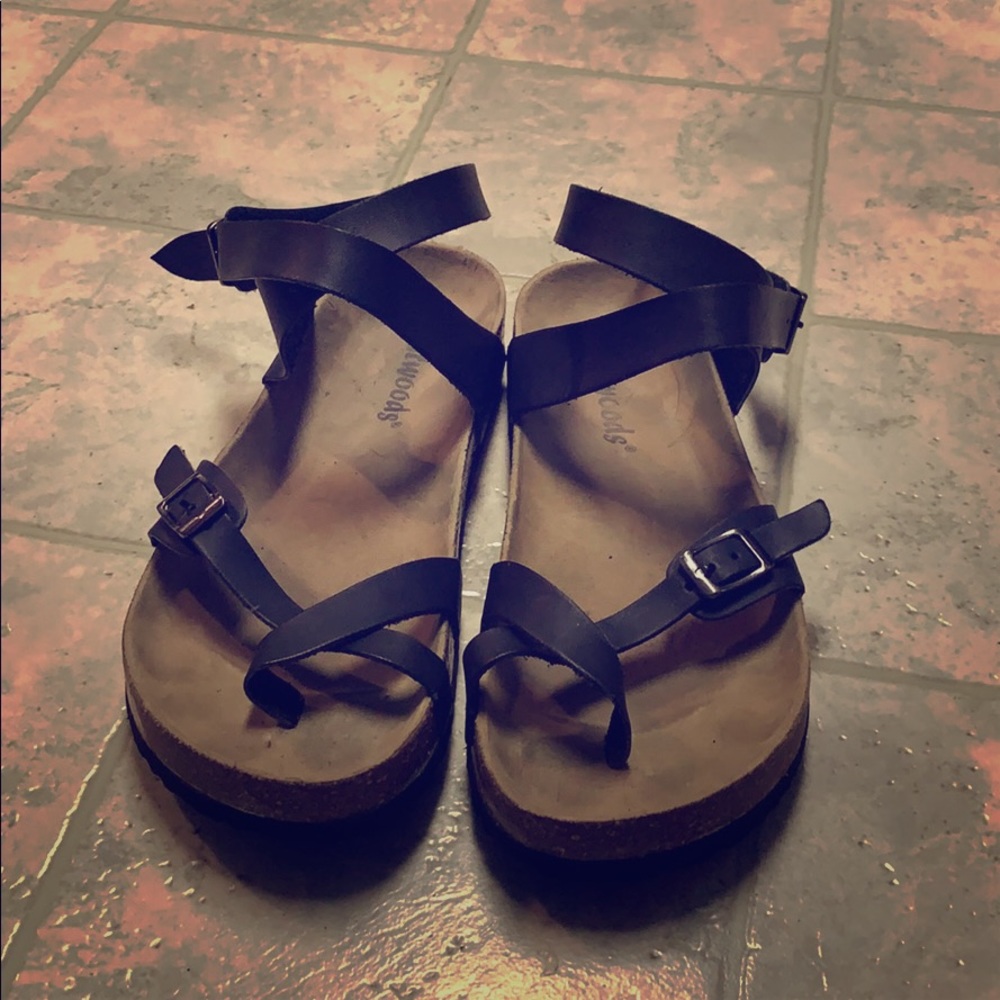 Around-ankle sandals